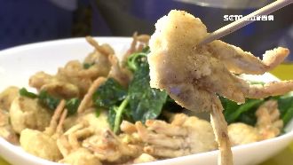 鹹酥雞攤賣炸螃蟹　網笑：財富自由