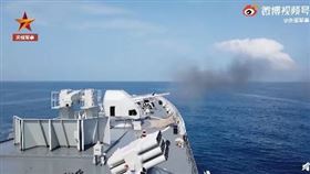 美艦長「翹腳」看遼寧號　央視公布3戰區「火力全開」實彈軍演畫面(圖/翻攝自央視軍事微博)