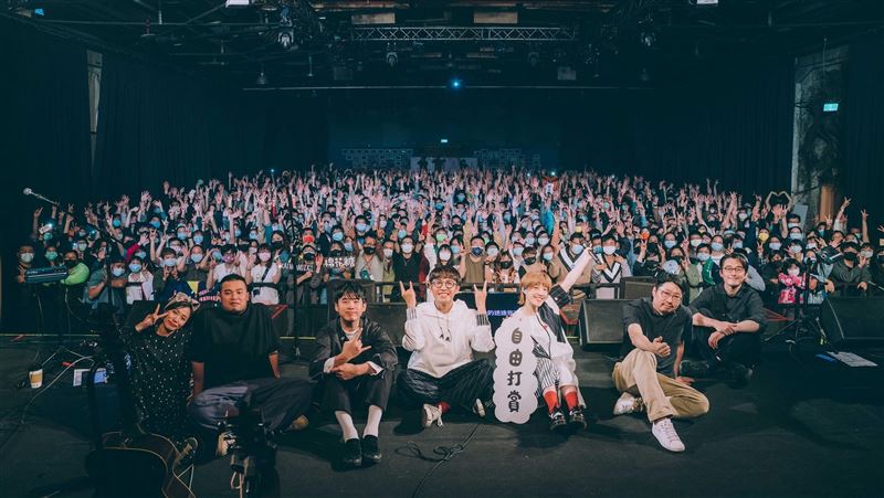 休團8年回來了　合唱2首歌惹淚崩