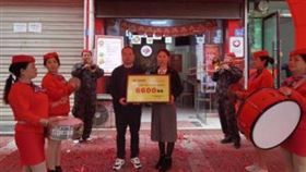 ▲8個好友合資購買彩券中2.9億頭獎。（圖／翻攝自福彩中心微信）