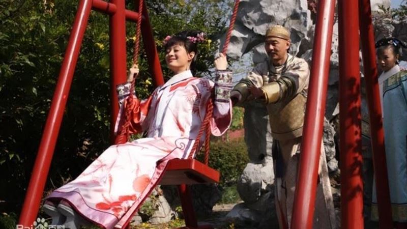 甄嬛在御花園做了啥？皇上忍不住了