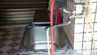 怪客沿路轉開水龍頭　高雄小吃店氣炸