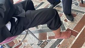 他赤腳3百公里走滾燙柏油：媽祖保佑（圖／翻攝自顏寬恒臉書）