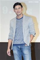 《用九柑仔店》改編為舞台劇，亮哲出席記者會。（圖／記者楊澍攝影）