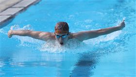 王冠閎備戰東京奧運（2）「台灣蝶王」王冠閎是世界青少年200公尺短道紀錄保持人，同時也是奧運A標選手，對於備戰東京奧運，他強調自己仍積極訓練、戰戰兢兢。中央社記者吳家昇攝  110年4月14日