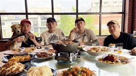 玖壹壹連哄帶騙帶布朗到台中開店。（圖／相信音樂提供）