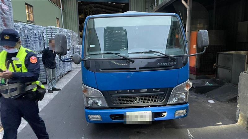 司機疑死角輾過滑手機女工　送醫不治