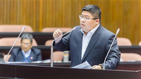 和謝震武、莊瑞雄「2律師」吵架！人渣文本揭原因…網笑翻（圖／翻攝自蔡易餘 家己人臉書）