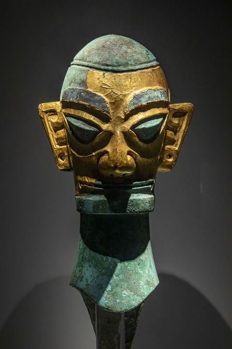 王彩樺參加賴慧如婚禮，被虧撞臉三星堆青銅面具（圖／翻攝自新華社）