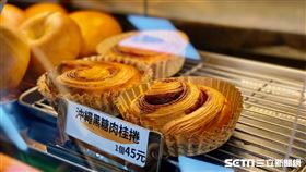 全家開賣肉桂捲。（圖／記者馮珮汶攝）