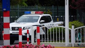 武警車輛在東郊賓館外戒備美國氣候變遷特使凱瑞（John Kerry）下榻的東郊賓館外，有多輛公安和武警車輛戒備。中央社記者沈朋達上海攝  110年4月15日