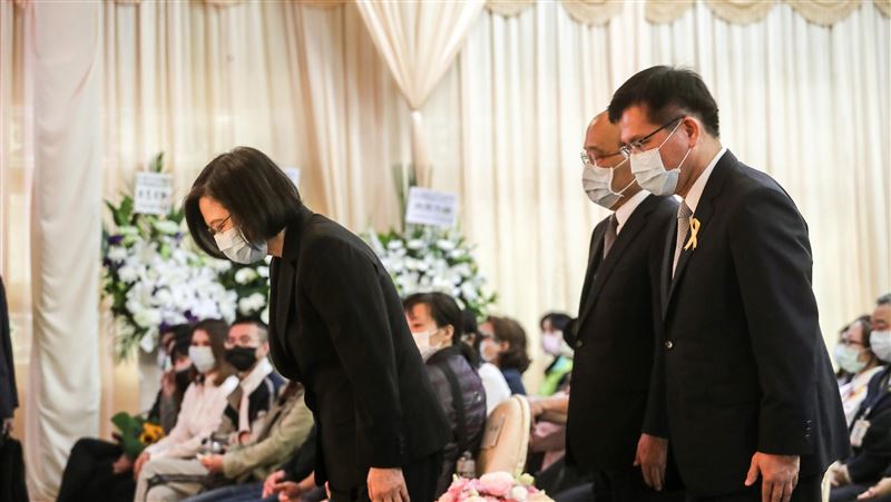 蔡英文率官員公祭　林佳龍最後才離開
