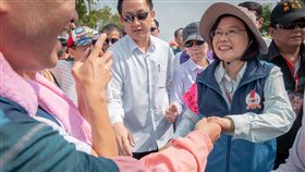 蔡英文總統11日參加「白沙屯媽祖進香」並赴北港朝天宮參拜。（圖／總統府提供）