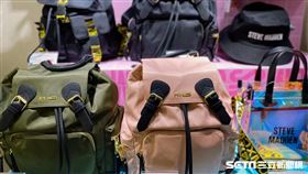 家樂福與美國潮牌推出點數換購，比代購還便宜。（圖／記者馮珮汶攝）