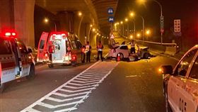 台中,車禍,大里區,匝道,休旅車（圖／翻攝記者爆料網）