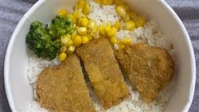 外送豬排飯159元！妹子開箱氣炸「超寒酸」　網怒：快公怖店家。（圖／翻攝自爆怨2公社）