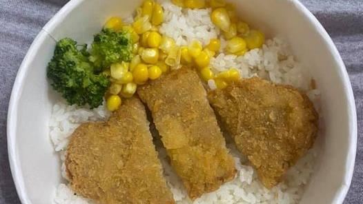 花159元叫豬排飯！妹子一開心涼了