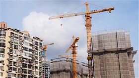 韓正要求遏制地方隱性債  不以炒房刺激經濟中國國務院副總理韓正15日說，要堅持「房子是用來住的、不是用來炒的」定位，不把房地產作為短期刺激經濟的手段。圖為上海虹口區興建中的建案。中央社記者沈朋達上海攝  110年4月16日