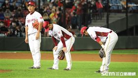 ▲樂天桃猿內野手3局上發生2次守備失誤。（圖／記者劉彥池攝影）