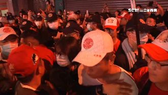 大甲媽鑾轎爆推擠 民噴辣椒水攻擊