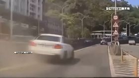 換道擠車撞083.0(DL)