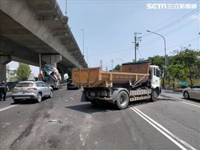 混凝車追撞2車！仁武交流道大癱瘓（圖／翻攝畫面）