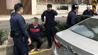 男當街強押妻上車　警前後包夾逮人