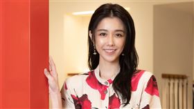 邵雨薇近年多以長髮現身，近日卻PO出極短髮造型。（圖／Paul Smith提供）