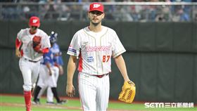 ▲味全龍先發投手布里悍5.2局無失分。（圖／記者劉彥池攝影）