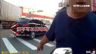 獨／騎士等紅燈險遭撞　駕駛下車嗆聲