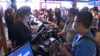 花旗電影神卡將掰掰　民眾排長龍搶刷