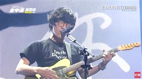 音樂鬼才歌手盧廣仲打頭陣開唱。