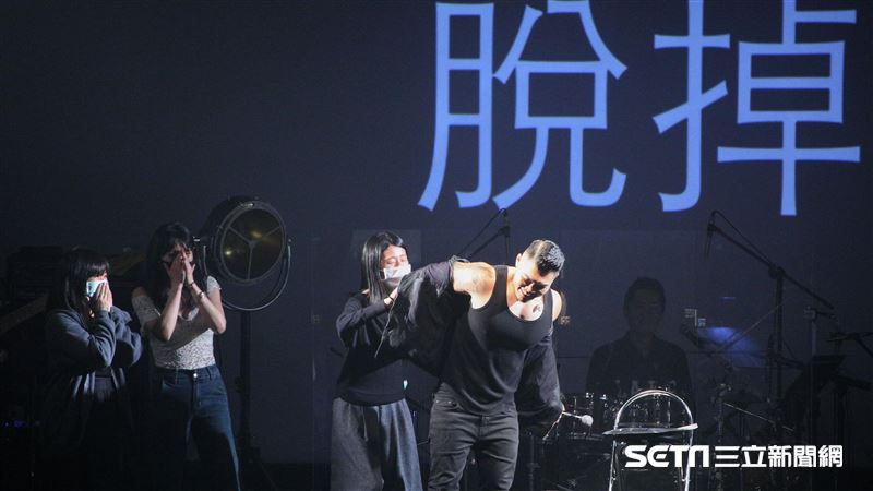 相馬茜會生氣吧　李玖哲秀肌遭粉襲胸