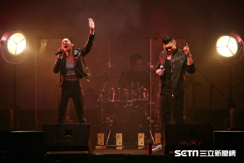 金曲歌王李玖哲舉辦演唱會，不少全明星的參賽者到場支持，Kimi擔任表演嘉賓。（圖／記者楊澍攝影）