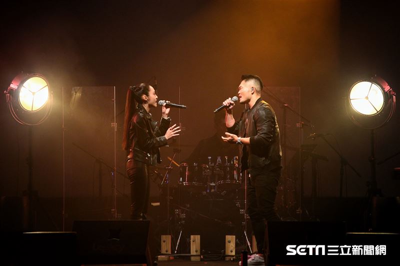 金曲歌王李玖哲舉辦演唱會，不少全明星的參賽者到場支持，Kimi擔任表演嘉賓。（圖／記者楊澍攝影）