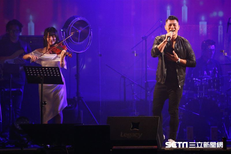 金曲歌王李玖哲舉辦演唱會，不少全明星的參賽者到場支持，阿樂擔任表演嘉賓。（圖／記者楊澍攝影）