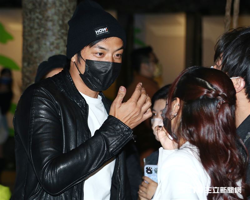 金曲歌王李玖哲舉辦演唱會，不少全明星的參賽者到場支持，陳漢典、姚元浩，還有江宏傑也低調入場。（圖／記者楊澍攝影）