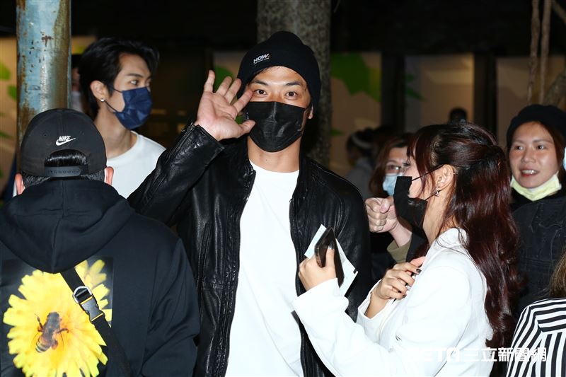 金曲歌王李玖哲舉辦演唱會，不少全明星的參賽者到場支持，陳漢典、姚元浩，還有江宏傑也低調入場。（圖／記者楊澍攝影）