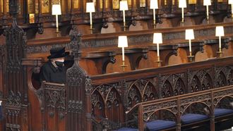 女王望著丈夫靈柩　留紙條3字惹哭網