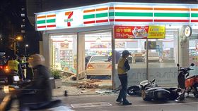 7-11,衝撞,新竹,芎林（圖／翻攝畫面）