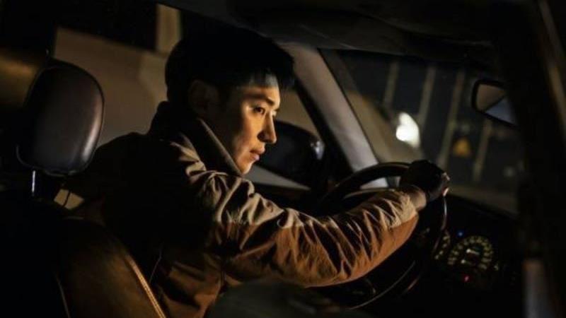 嚇歪眾人！男星「完美甩尾」親自上陣