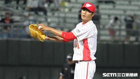 ▲味全龍先發投手王維中。（圖／記者劉彥池攝影）