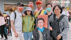 獨／5歲車禍全身癱瘓⋯用輪椅進香沒在怕：信仰驅使我前進，記者劉沛妘攝影