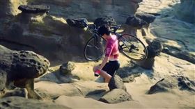 芝加哥亞洲躍動影展　台觀光宣傳出擊
交通部觀光局與芝加哥亞洲躍動影展主辦單位合作，日前在「親愛的房客」放映前播放台灣觀光微電影，讓美國民眾體驗自行車遊台的魅力，為疫後台灣觀光復甦搶占先機。
https://www.youtube.com/watch?v=Vsnd__-IBmY
圖／翻攝自交通部觀光局YouTube