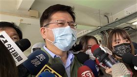 太魯閣號事故地點通車  林佳龍花蓮受訪台鐵太魯閣號事故地點清水隧道19日修復完成通車，即將卸任的交通部長林佳龍搭乘首班區間車宣示安全。林佳龍在花蓮火車站下車受訪表示，乘坐列車行車平穩，周邊防護措施落實，希望藉由自己搭乘重建台鐵的安全形象，未來一定要記取教訓、徹底改革，重新站起來。中央社記者李先鳳攝  110年4月19日