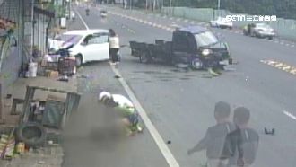 休旅車迴轉撞貨車　駕駛彈車外釀4傷