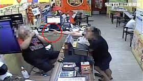 獨／驚人畫面曝！不滿運彩輸10萬　男子竟狂噴店員辣椒水（圖／翻攝畫面）