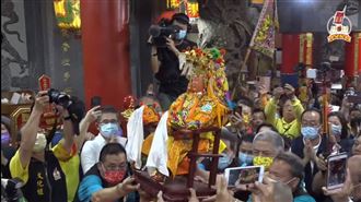 白沙屯媽祖回鑾！數萬信眾高喊：進喔