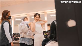 獨／許藍方穿發黃內衣自爆是生活白癡