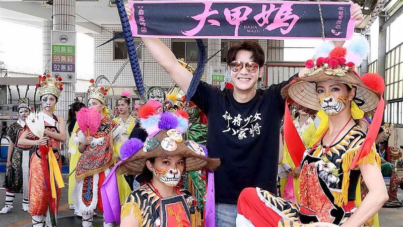 大甲媽回鑾　8點檔女星畫半臉扮虎爺